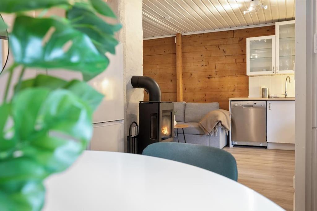 Central Apartment With Balcony, Self-Check In & Private Entrance Bergen Exterior photo