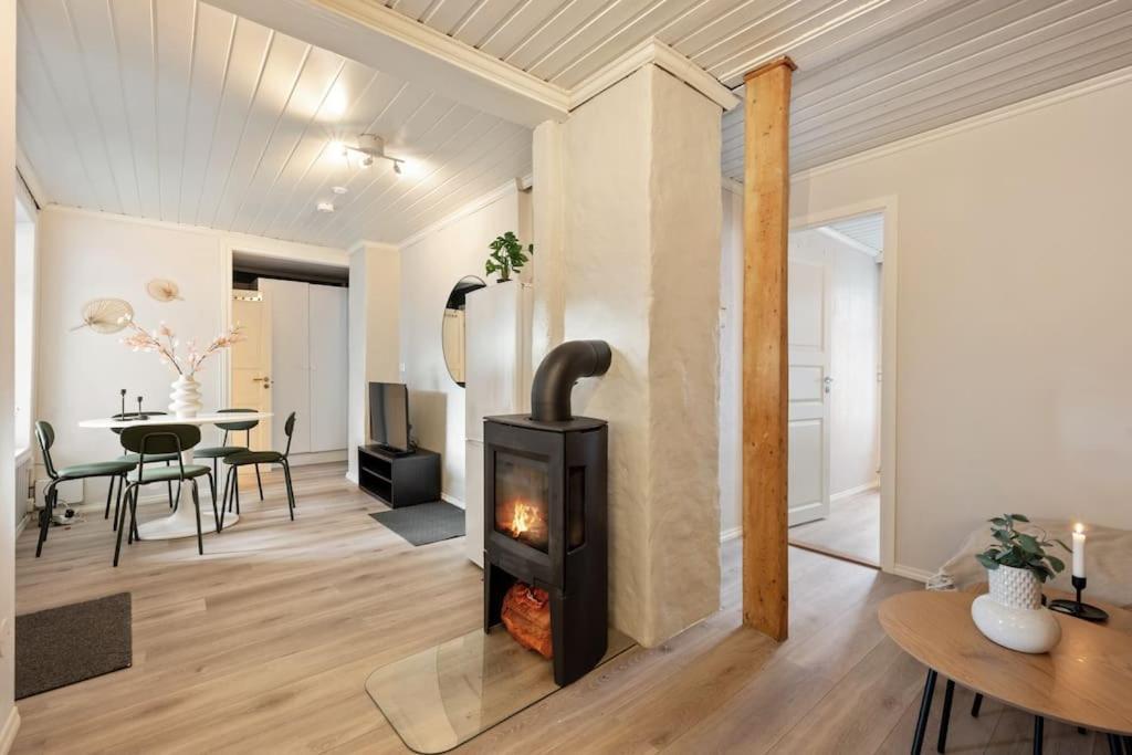 Central Apartment With Balcony, Self-Check In & Private Entrance Bergen Exterior photo